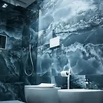 Crystal Luxury Πανσιόν