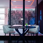 Crystal Luxury Πανσιόν 3*