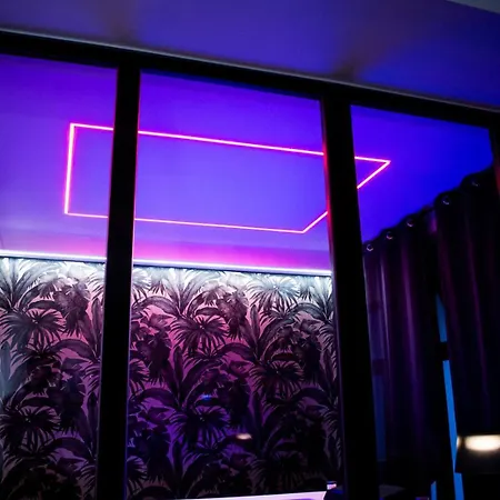 Crystal Luxury Πανσιόν 3*